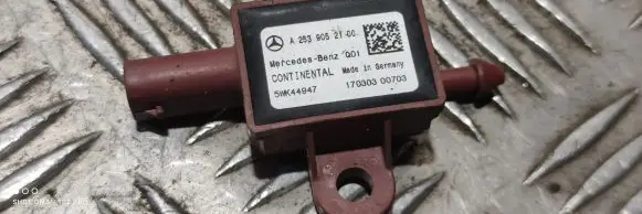 Mercedes-Benz GLC X253 C253 Airbag deployment crash/impact sensor A2539052100