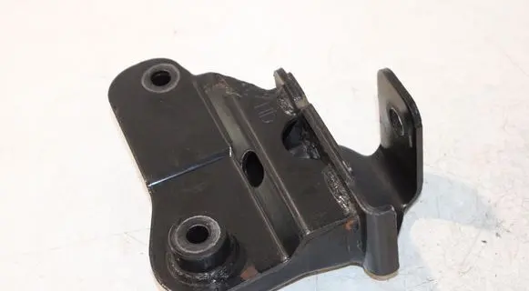 Engine mounting bracket