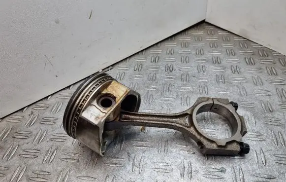 Toyota Land Cruiser (J100) Piston with connecting rod 50051