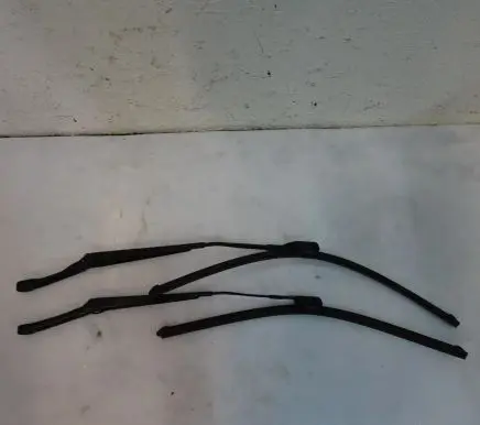 Opel Astra J Front wiper blade arm