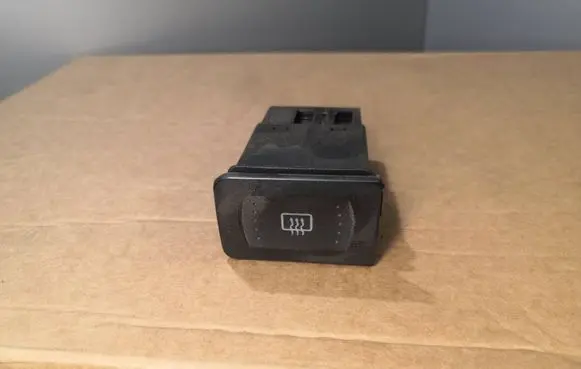 Volkswagen Golf IV Windscreen/window heater switch 1J0959621C