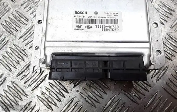 KIA Sorento Engine control unit/module 391104A720 88B4TD02 0281011284