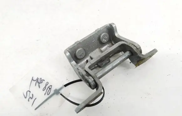 Nissan Primera Tailgate/trunk/boot hinge