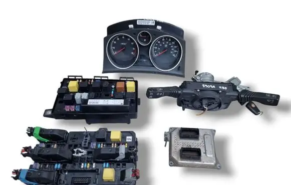 Opel Astra H Engine ECU kit and lock set 5WK9425 55564081