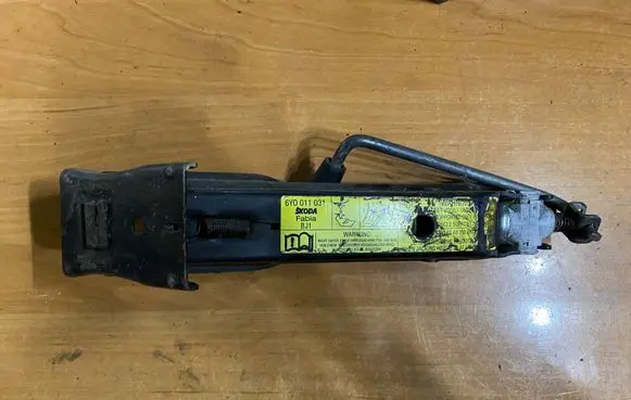 Skoda Fabia Mk1 (6Y) Lift Jack 6Y0011031