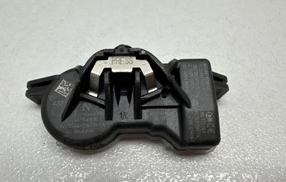 Nissan Rogue Tire pressure sensor 407004CB0B A2C99668703 864B0E98