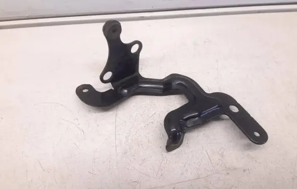 Audi A1 Engine mounting bracket 6R0121093B