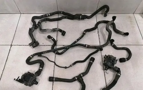 BMW M5 F90 Oil cooling pipe 738000765