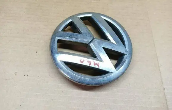Volkswagen Touran I Front grill 1T0853601
