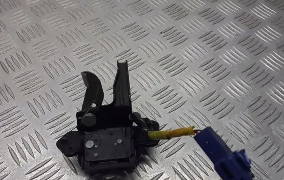 Toyota Yaris Tailgate exterior lock 