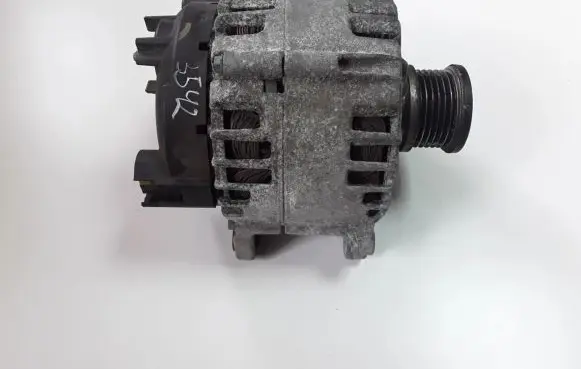 Volkswagen PASSAT B8 Generator/alternator 03L903023L