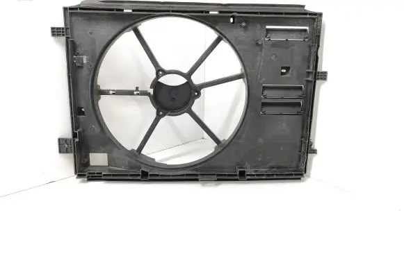 Radiator cooling fan shroud