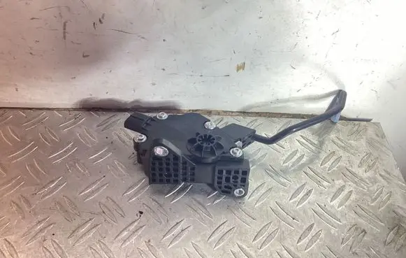 Lexus RX 450H Accelerator throttle pedal bracket 7811048111
