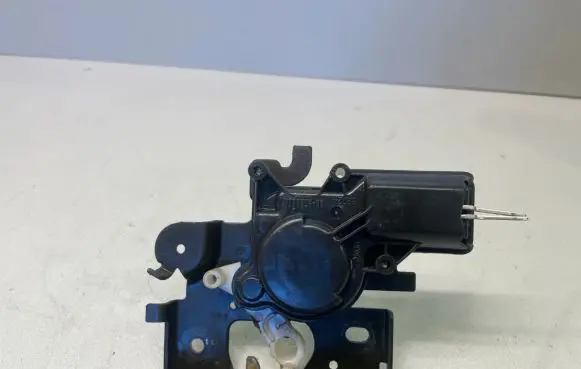 Mazda 3 I Tailgate/trunk/boot lock/catch/latch B6724