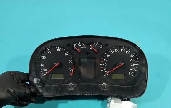 Speedometer (instrument cluster)