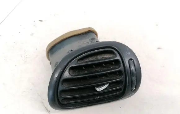 Peugeot 206 Dash center air vent grill