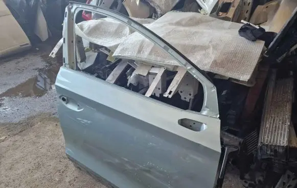Skoda Enyaq iV Front door 5LA831312