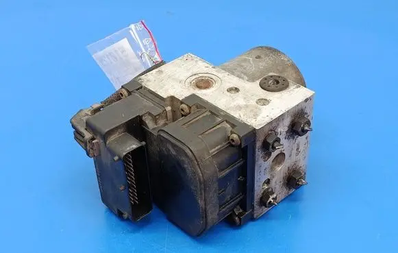 Volkswagen PASSAT B5.5 ABS Pump 8E0614111AM