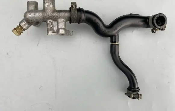 Mercedes-Benz W123 Breather hose/pipe R1100940412