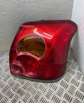Toyota Avensis T250 Rear/tail lights 0548