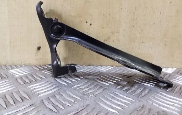 Engine bonnet/hood hinges