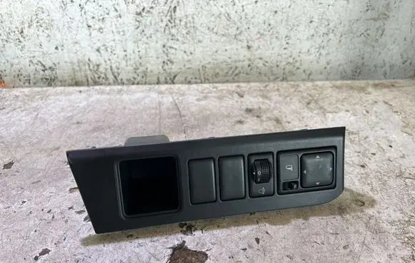 Nissan Note (E11) Wing mirror switch 684859U100 P10971