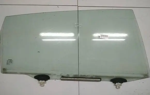 Toyota Corolla Verso AR10 Rear door window glass as2