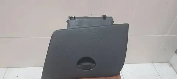 Seat Leon (1P) Glove box