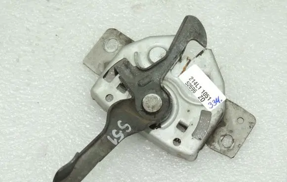 Suzuki Jimny Engine bonnet/hood lock/catch 8211081A13 8211081A12