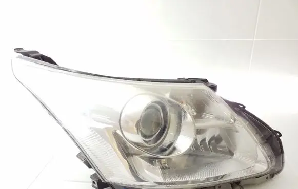 Toyota Avensis T270 Headlight/headlamp KOITO0514