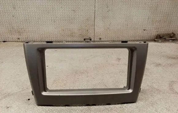 Toyota Avensis T270 Radio/GPS head unit trim 5540505180