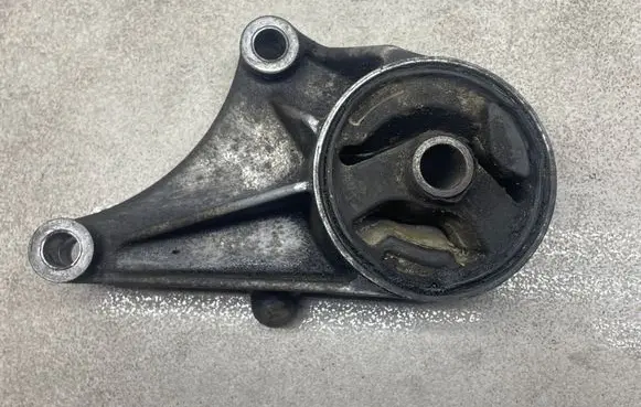 Engine mount bracket