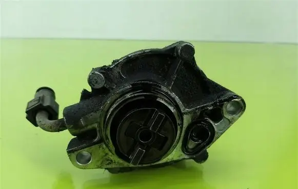 Volvo S40, V40 Electric auxiliary coolant/water pump