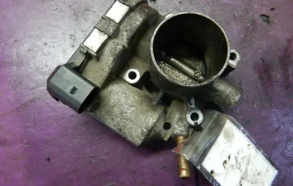 Seat Ibiza II (6k) Throttle body valve 030133062C