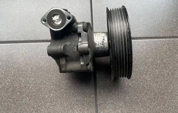 Audi A4 S4 B8 8K Power steering pump 8K0145156Q
