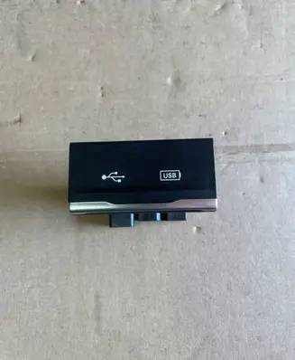 Jeep Wrangler USB socket connector 68271567AB