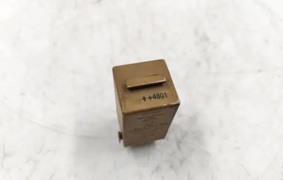 BMW 5 E39 Window control relay 61368384505 V23141B3001X15