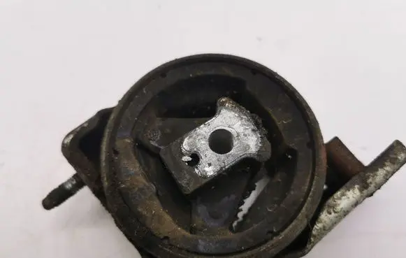 Mercedes-Benz A W168 Engine mount bracket