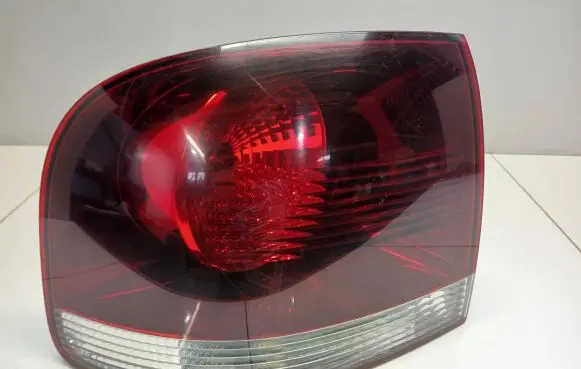 Volkswagen Touareg I Rear/tail lights 28259002