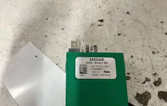 Jaguar XF X250 Aerial antenna amplifier 8X2318C847BB 28063663