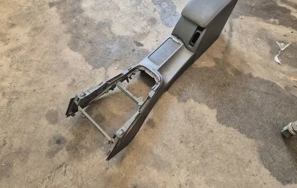 Volkswagen Golf VI Armrest 