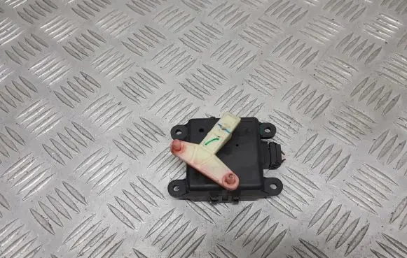 Nissan Almera N16 Central body control module 3G24030820