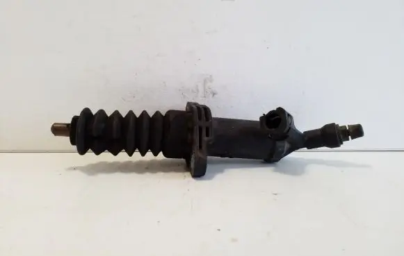 Clutch slave cylinder