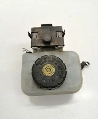 Brake fluid reservoir