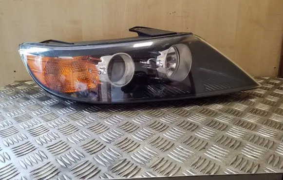 KIA Sorento Headlight/headlamp 921022P090