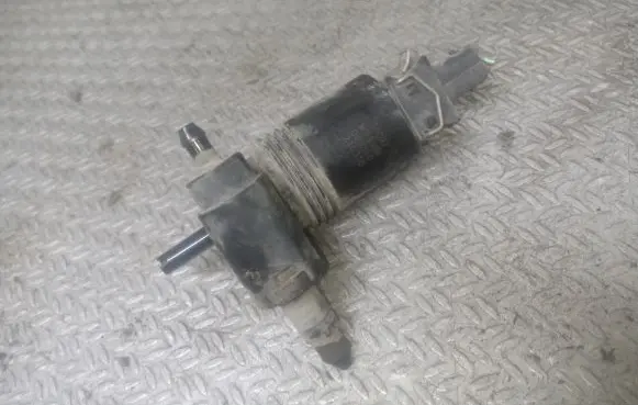Nissan Note (E11) Windscreen/windshield washer pump 30097 060310