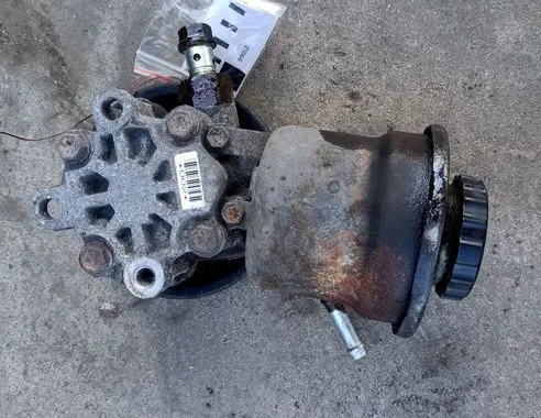 Toyota Yaris Power steering pump