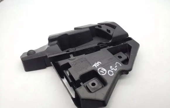 Volvo C30 Fender mounting bracket 31214884