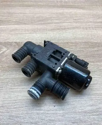 BMW 5 E39 Coolant heater control valve 8368562 1147412126