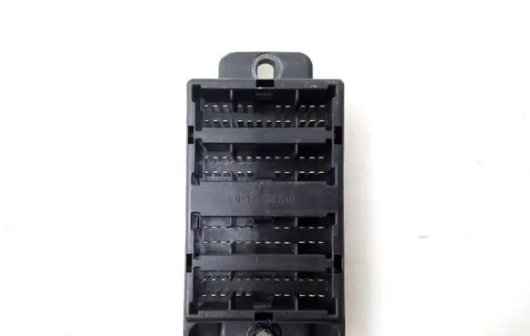 KIA Sorento Fuse module 913103E810